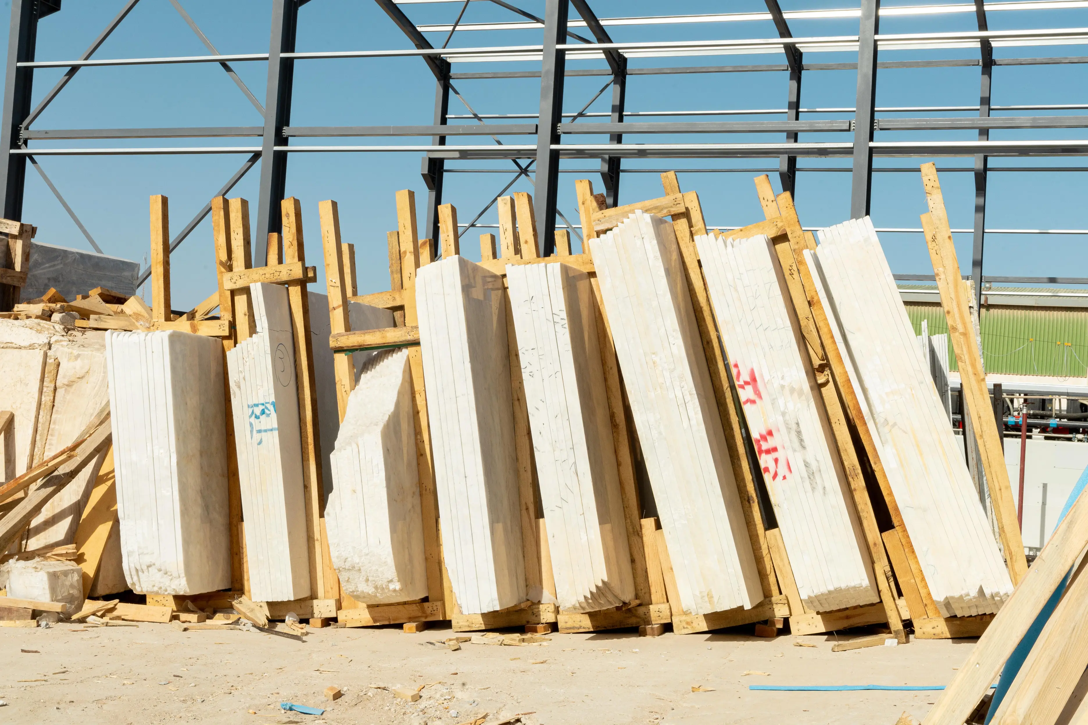 سلالم رخام بإضاءة مخفية